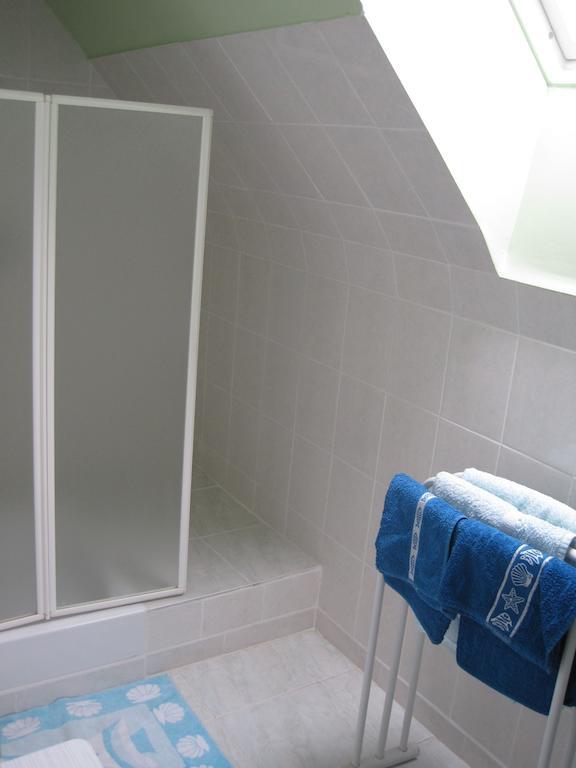 Chambres D'Hotes La Pinderie Val-Couesnon Room photo